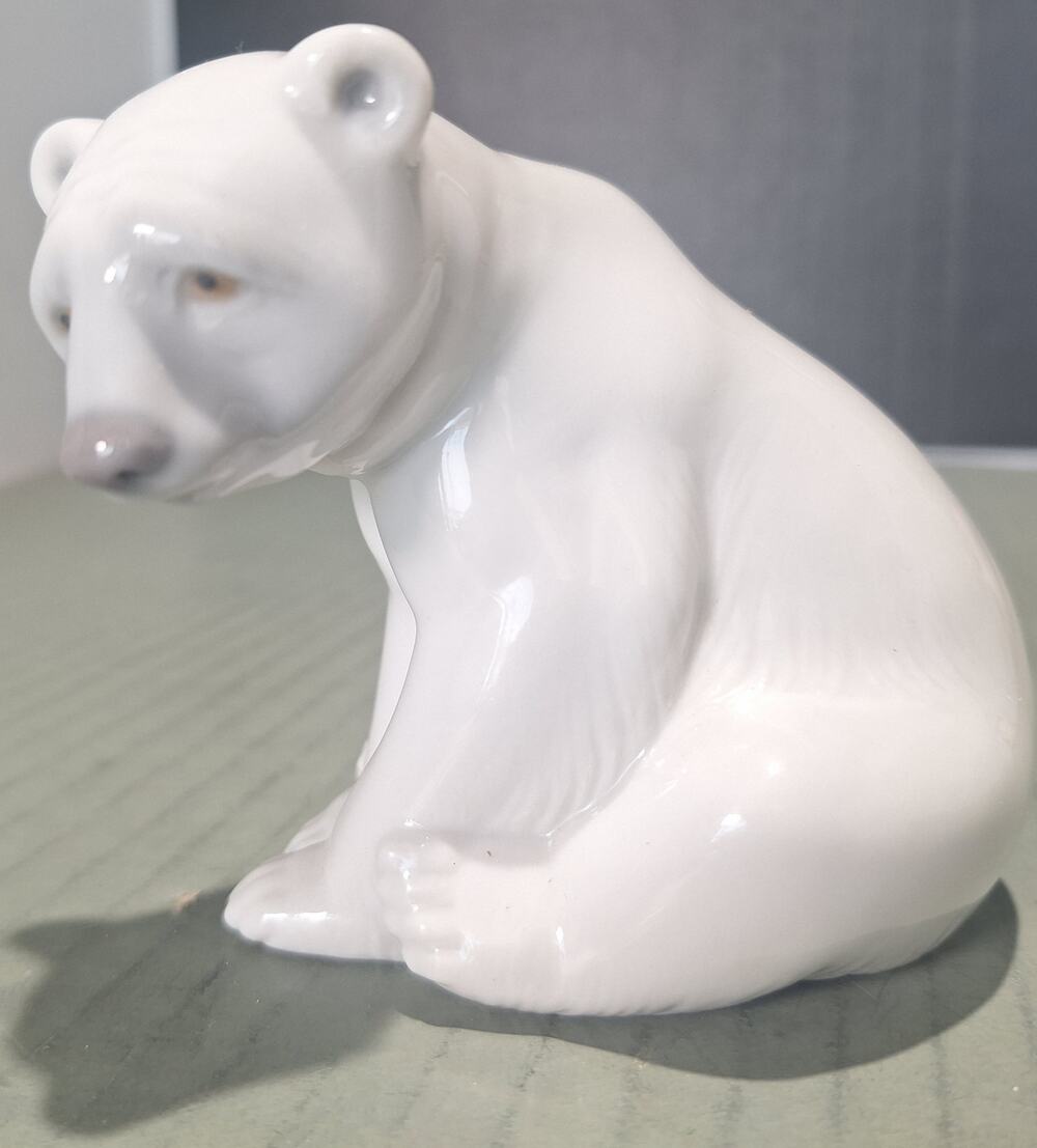 Vintage Lladro 1209 Seated Polar Bear Juan Huerta Porcelain Figurine Spain